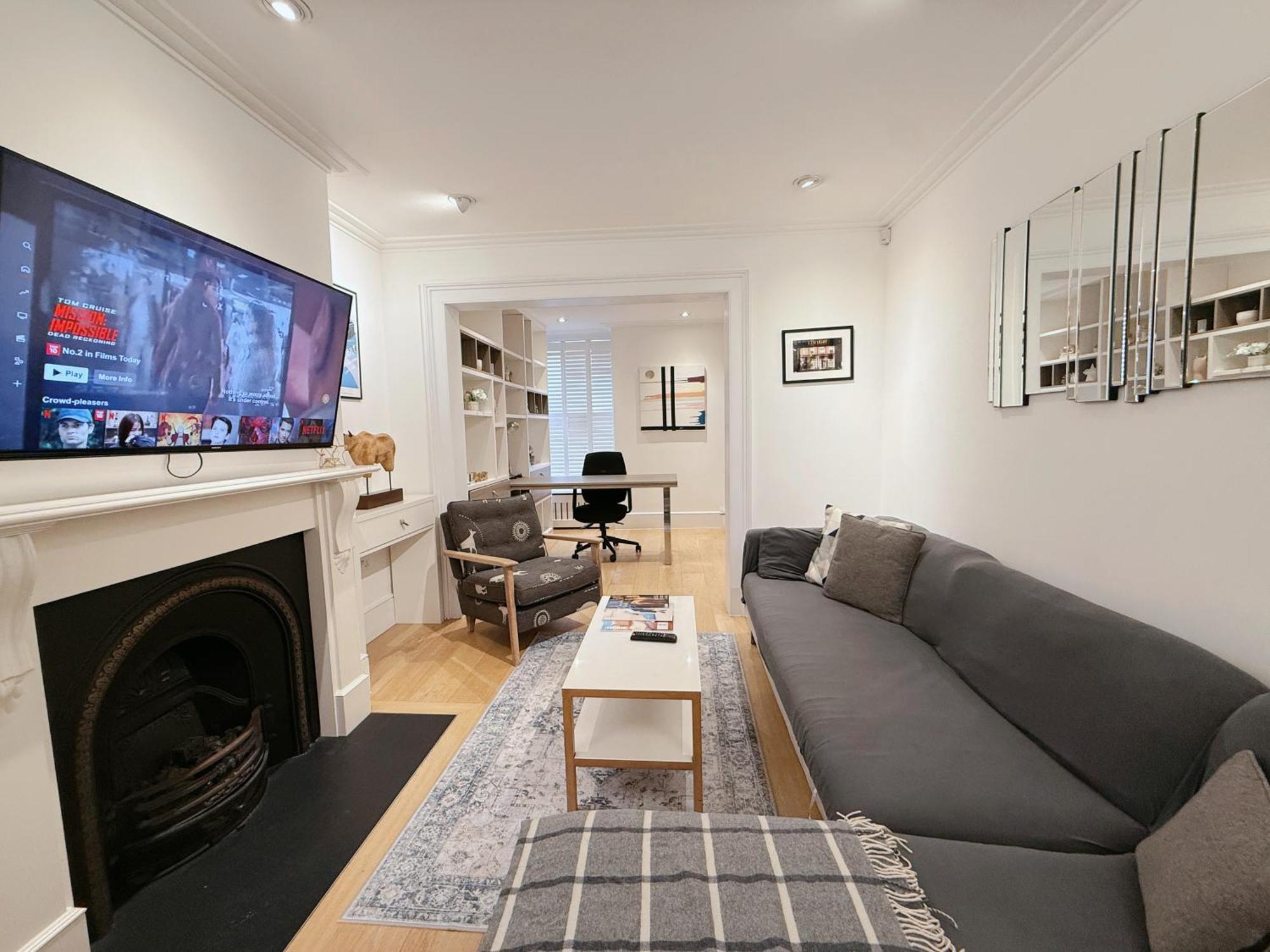 Luxury 3brs Home, Spacious And Cozy In Victoria Villa London
